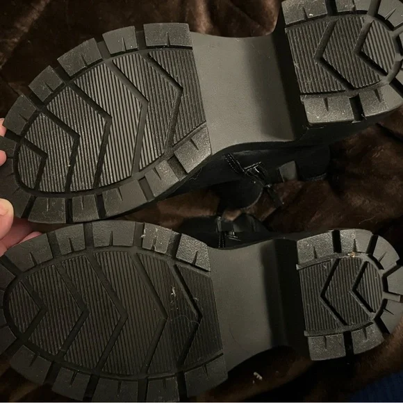 Torrid Lug Sole Chelsea Booties brand new - Picture 3 of 6